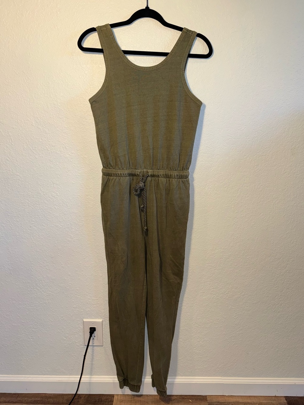Universal Threads Green Tie Waist Scoop Back Casual Jogger Jumpsuit Size XS